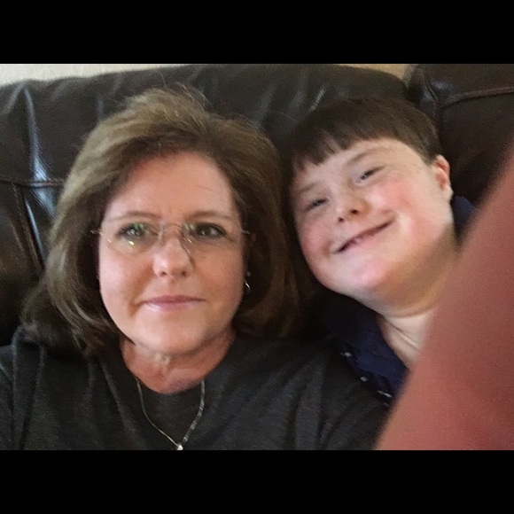 Meet your Posher, Laura - Picture 1 of 8